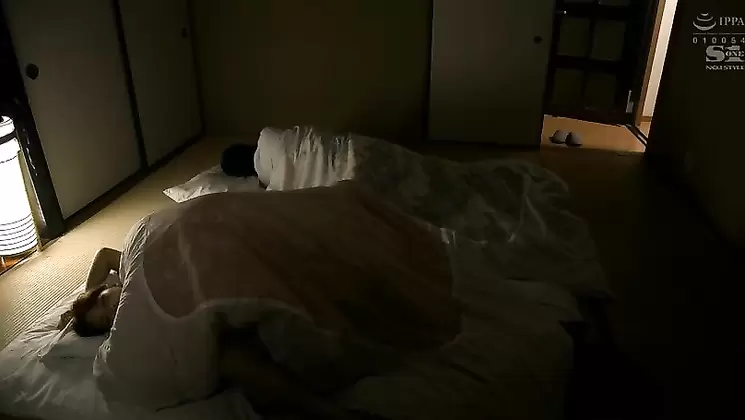 I Secretly Immersed Myself In Intimate Slow Sex In The Futon With My Boss's Plump Big-breasted Wife