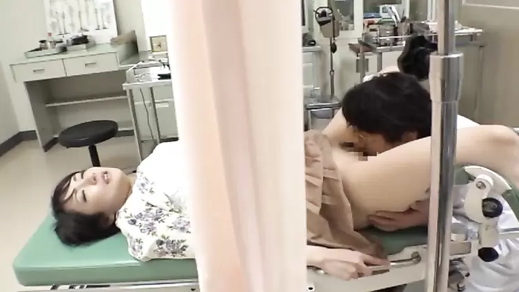 UMD-588 Department Of Obstetrics And Gynecology Molester! !Long-awaited First Child Tsu Birth Of!Birth Inexperienced Young Wife To The Big Fucking Obstetricians Uncle, The Good Thing That The Inexperienced And No Knowledge, Until The Pies Referred To As A
