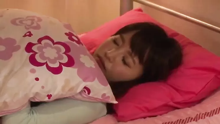 This man so lucky when he sleep in the room of two lustful cousins