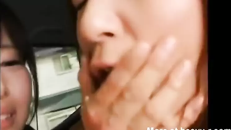 Japanese lesbians play in car