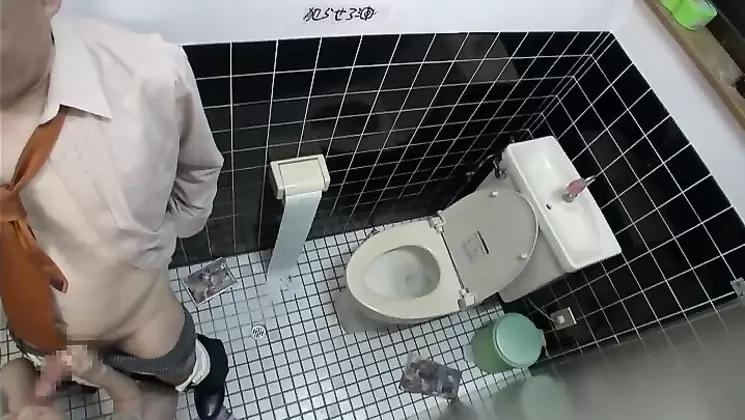 Asian babe hng Toilet Sex with an old man
