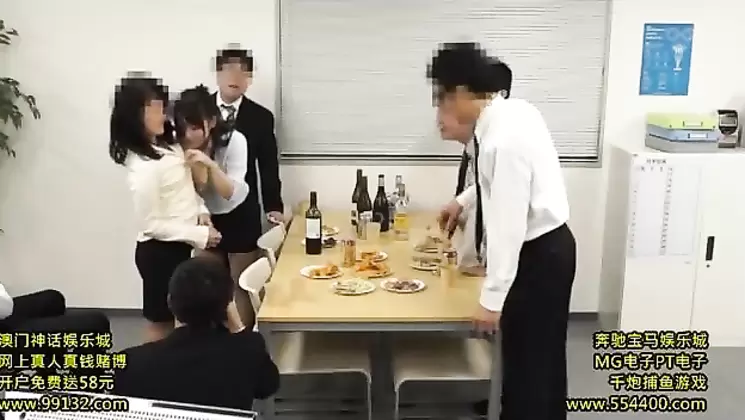 EYAN-098 Sipping Inside With Male Employees One After Another While Exposing Abundant Flesh With Drunk And Dish Drunk In The Company's Launch
