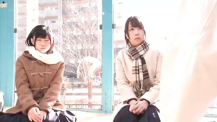 mmgh-055 Yume-chan (18) Minori-chan (18) Magic Mirror wash in the vagina with two friends! ! Water p