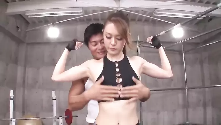 Muscle Beauty Fucks While She Trains
