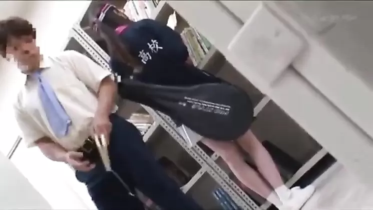 cute japanese sisters