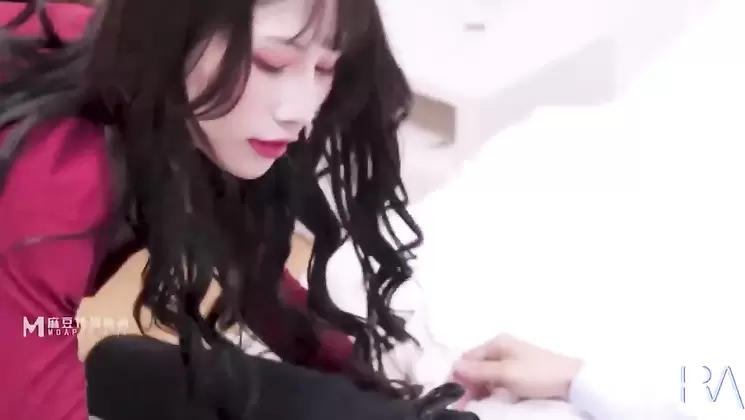 Domestic AV drama Madou doesn't go home  New Year's party  Wife who wants to have sex as soon as he