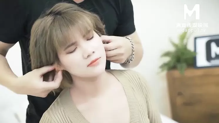 Domestic AV Drama Supermodel Beautiful Legs Female College Student New Actress Ye Fanshu