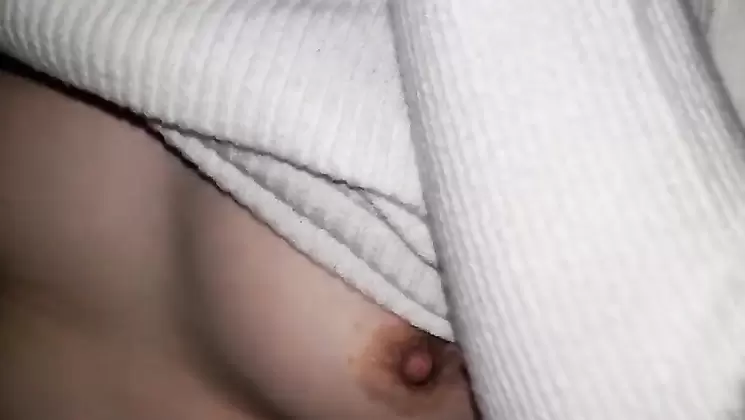 FC2PPV 1811548 17まで980【無】笑顔が素敵な色白巨乳の後輩。部屋に連れ込み、膣奥に中出しブレイクショット。