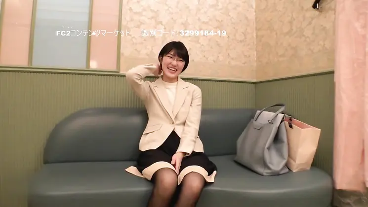 《Personal shooting》 Natural milky white Ecup talent egg 2 experienced people Creampie OK Picking up