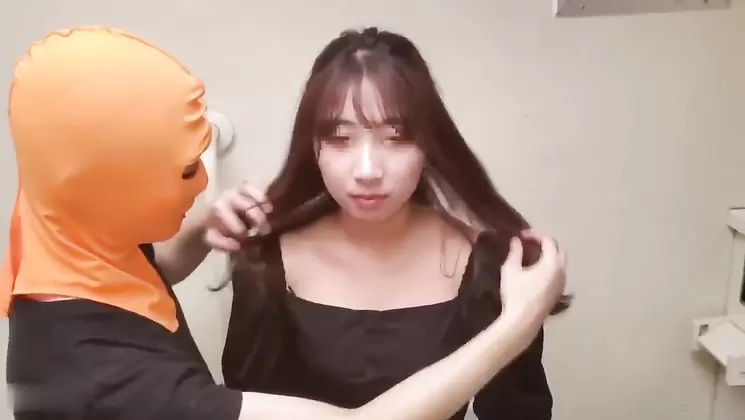 [Nothing] Slender beautiful breasts young wife  She got drunk at the house and couldn't stand the ho