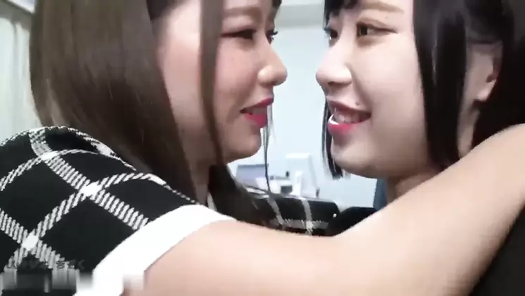 Reading attention [Virgin 3P] A case where a lesbian friend was too aggressive and cummed down in a
