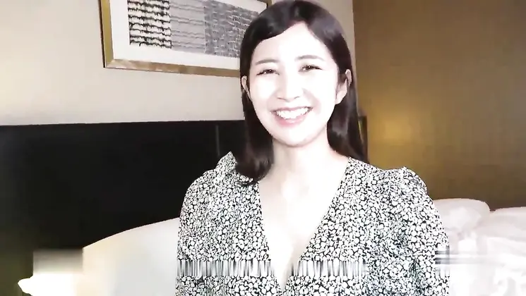 [No] That popular female announcer F cup beautiful breast beauty ♥️ Gets more and more erotic and de
