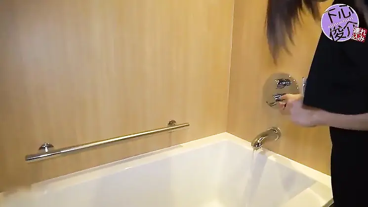 [No Piece] Close and thick play with SSS class super beautiful woman (20 years old) in a lotion bath