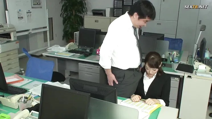 HUNT-800 The Scene For Changing To Wear Pantyhose But Overtime Alone With The Boss