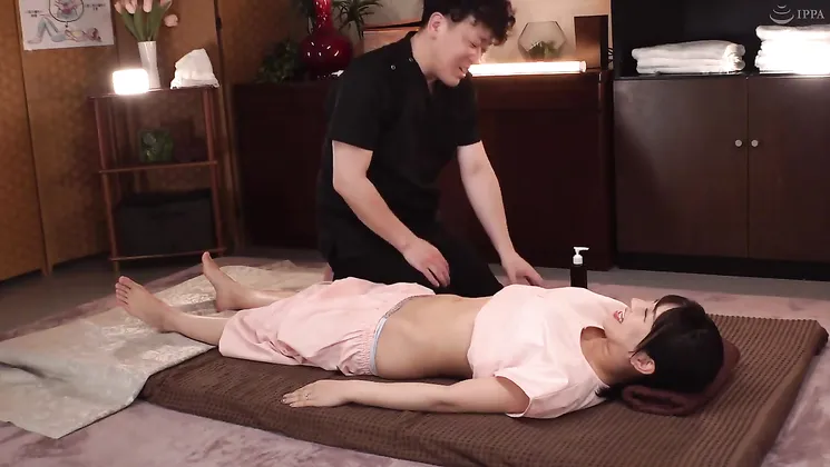 During Massage She Experienced An Intense Orgasm, Losing All Reason And Climaxing Explosively